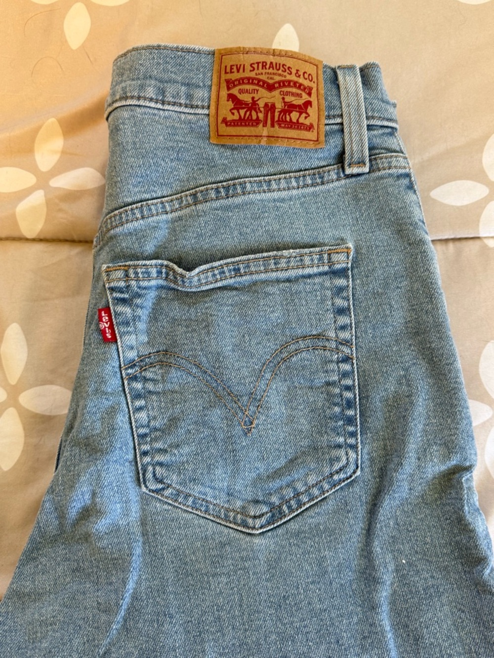 Levi’s High Rise Mom Jeans Light Wash size 30